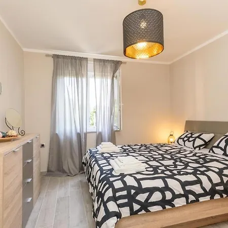 Apartamento In With Balcony, Air Conditioning, Wifi, Washing Machine 5175-1 Opatija
