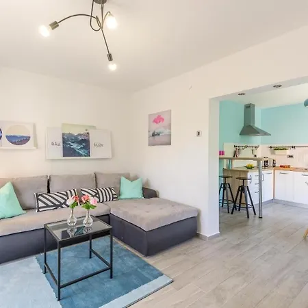 In With Balcony, Air Conditioning, Wifi, Washing Machine 5175-1 Opatija