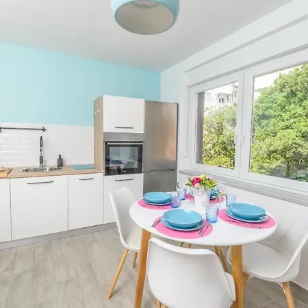 Apartamento In With Balcony, Air Conditioning, Wifi, Washing Machine 5175-1 *