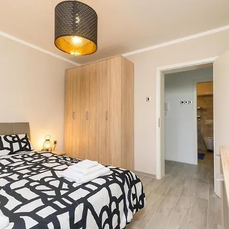 In With Balcony, Air Conditioning, Wifi, Washing Machine 5175-1 *