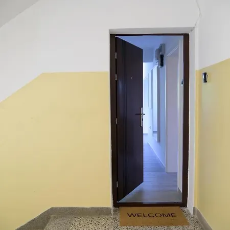 In With Balcony, Air Conditioning, Wifi, Washing Machine 5175-1 Apartamento *