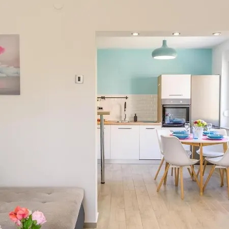 In With Balcony, Air Conditioning, Wifi, Washing Machine 5175-1 Apartamento Opatija