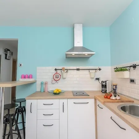 In With Balcony, Air Conditioning, Wifi, Washing Machine 5175-1 Apartamento