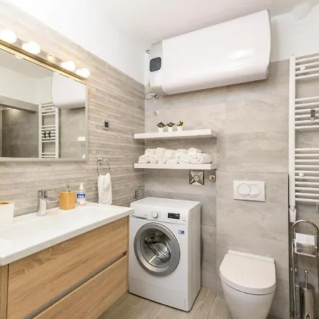 In With Balcony, Air Conditioning, Wifi, Washing Machine 5175-1 Apartamento
